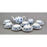 Tea service, 16-piece, Meissen, after 1959, decor onion pattern in underglaze blue, teapot, 3rd