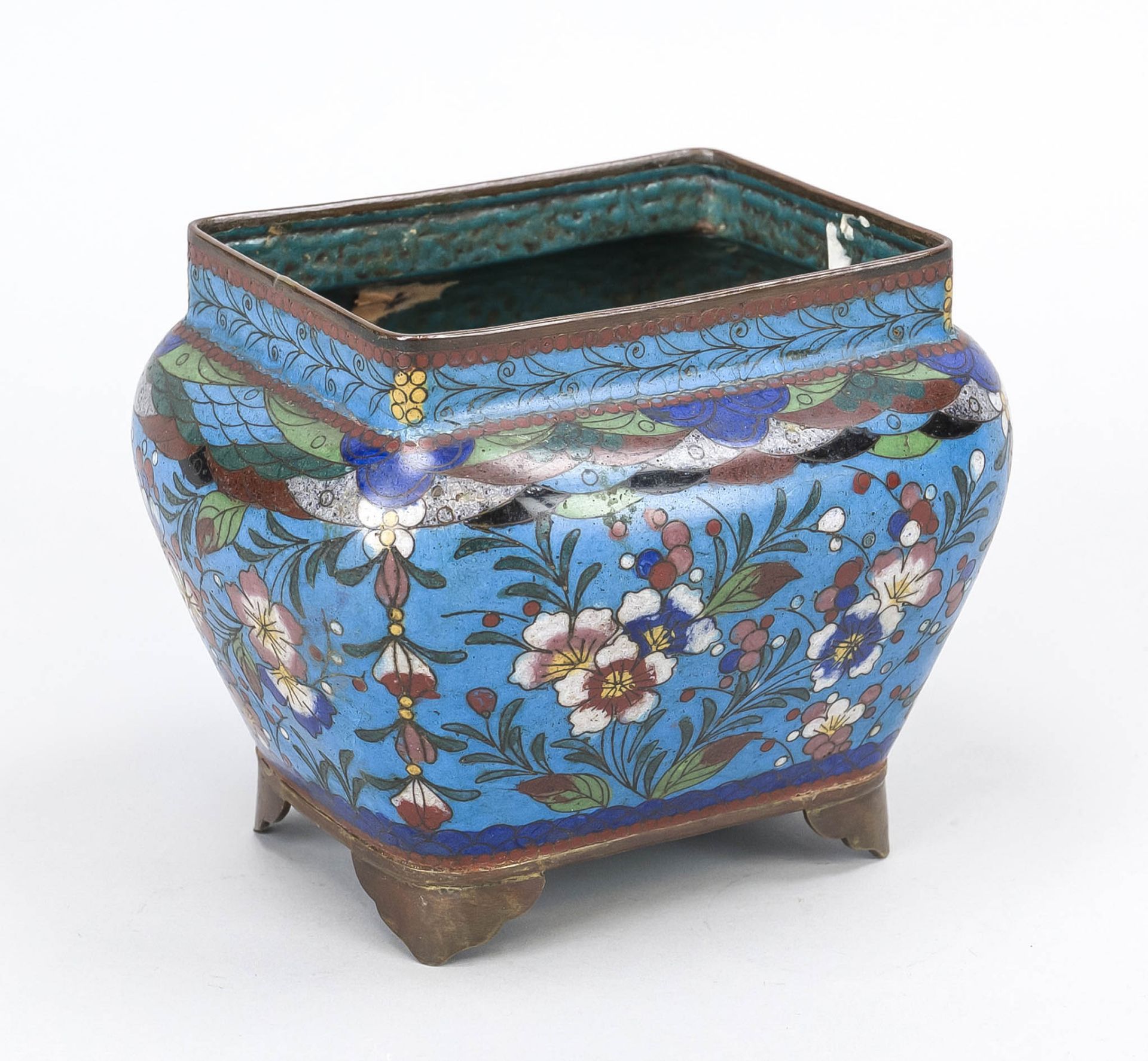 Small cloisonné cachepot, China, c. 1900 (late Qing). Bellied shape on a rectangular base on 4