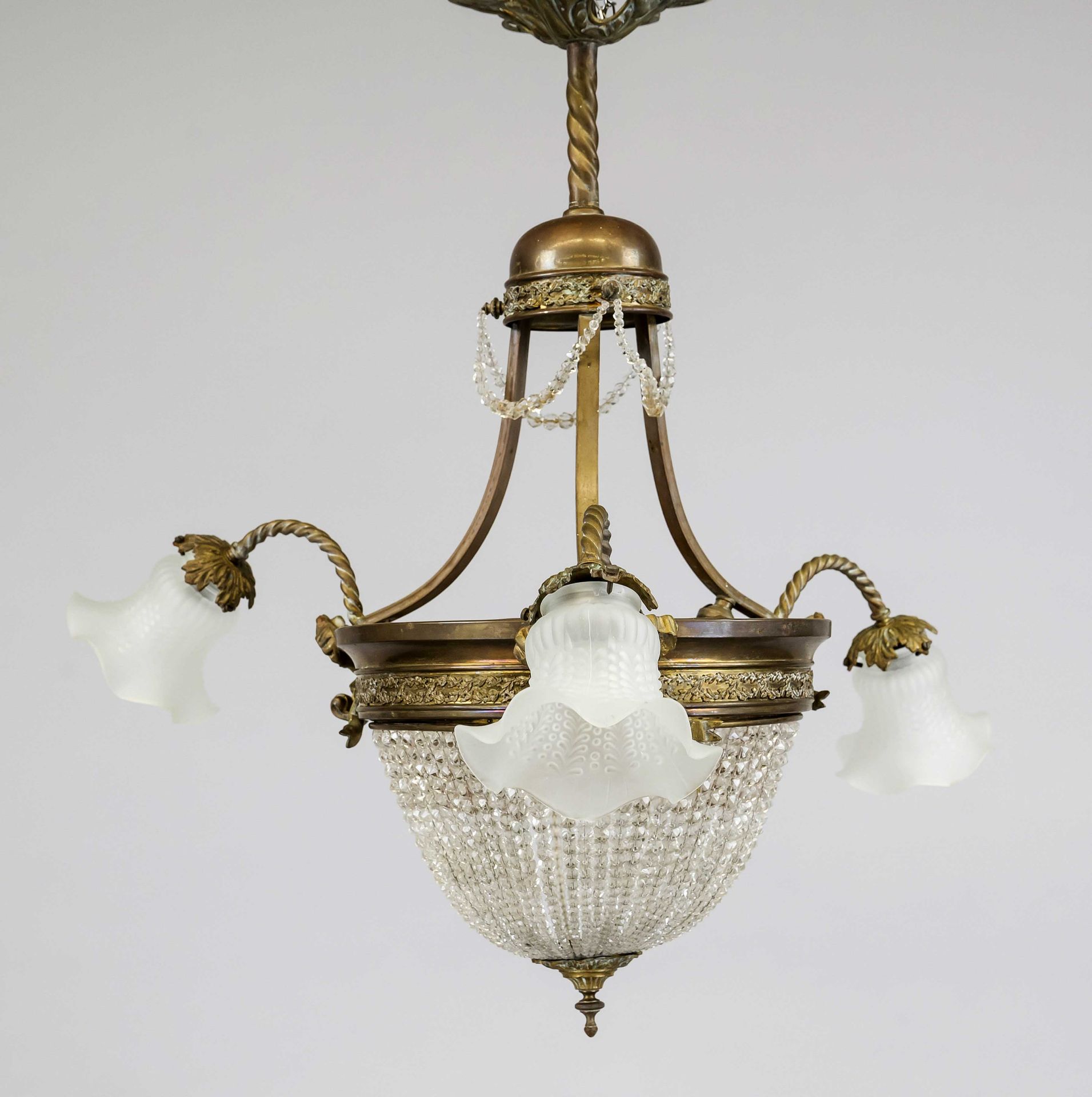 Ceiling lamp, late 19th century Ornamented mesing wreath on a tripod frame. 3 curved chandelier arms