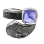 Günter Krauss tanzanite-platinum-iron ring with a fine tanzanite cabochon 11.60 ct set in platinum