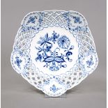 Openwork bowl, Meissen, mark after 1934, 1st choice, onion pattern decoration in underglaze blue,