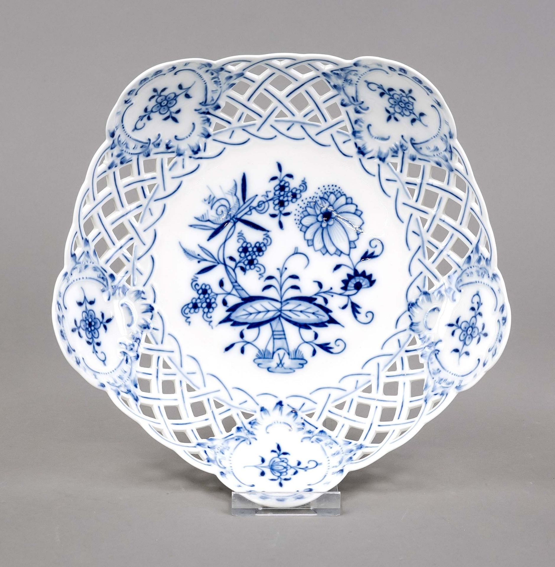 Openwork bowl, Meissen, mark after 1934, 1st choice, onion pattern decoration in underglaze blue,
