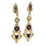 Garnet clip ear studs with suspension GG 585/000 and doublé clips, set with round faceted garnets