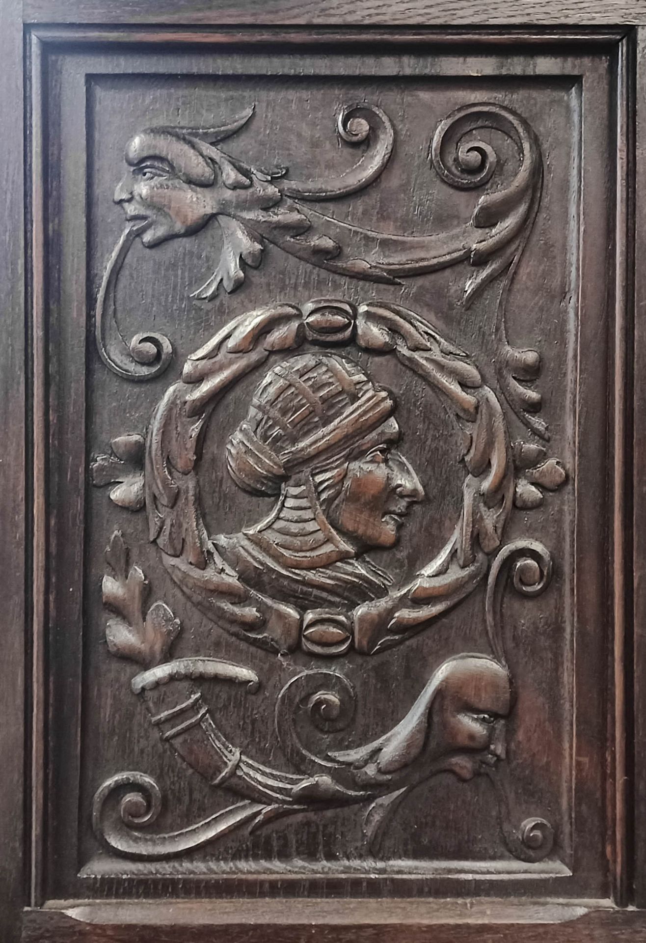 A stately historicism cabinet from around 1880, richly carved oak, three doors and two drawers - Image 8 of 11