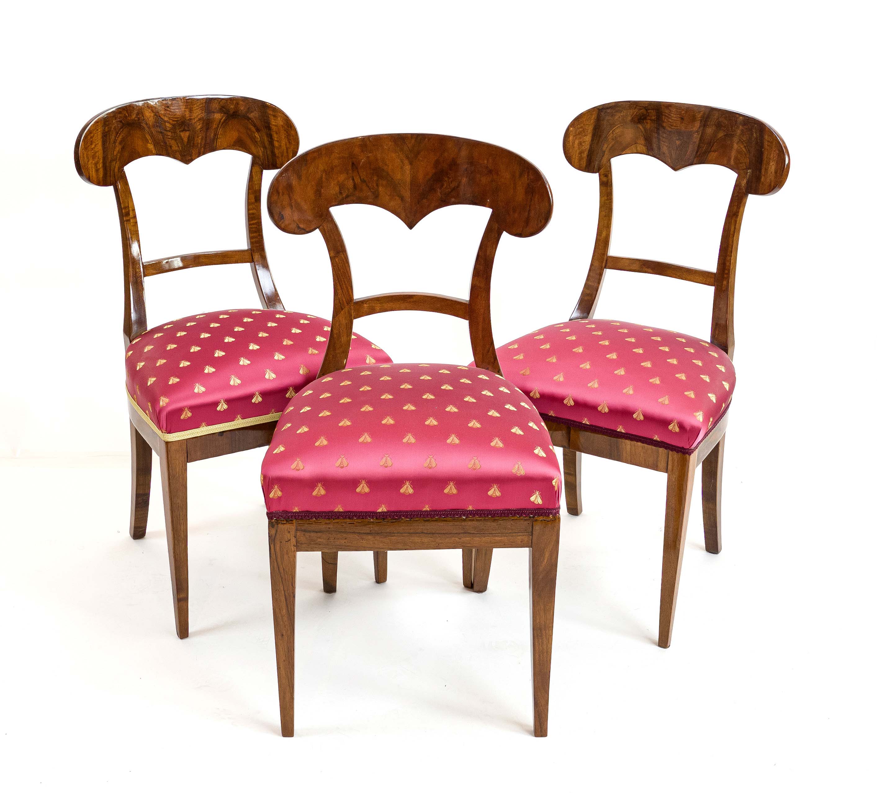 Set of three Biedermeier chairs, circa 1820, walnut, restored, polished, 89 x 43 x 44 cm - The