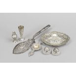 Mixed lot of seven pieces, 20th century, various makers, silver of different finenesses, oval bowls,