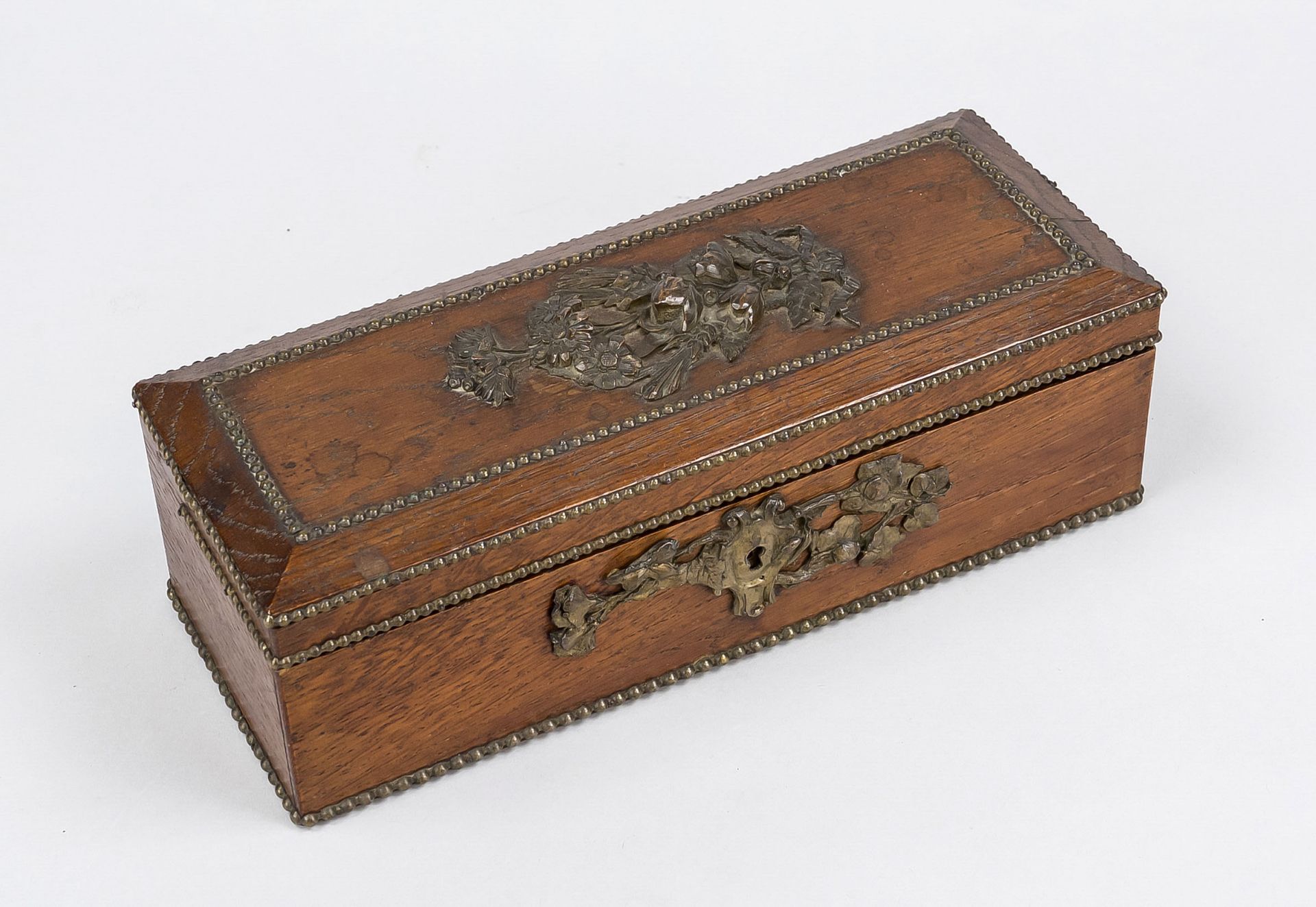 Glove box, late 19th century Rectangular body with hinged lid made of oak wood with ornamental - Image 2 of 2