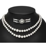 2-row Akoya pearl necklace with clasp WG/GG 585/000 set with a creamy white Akoya pearl 5 mm and