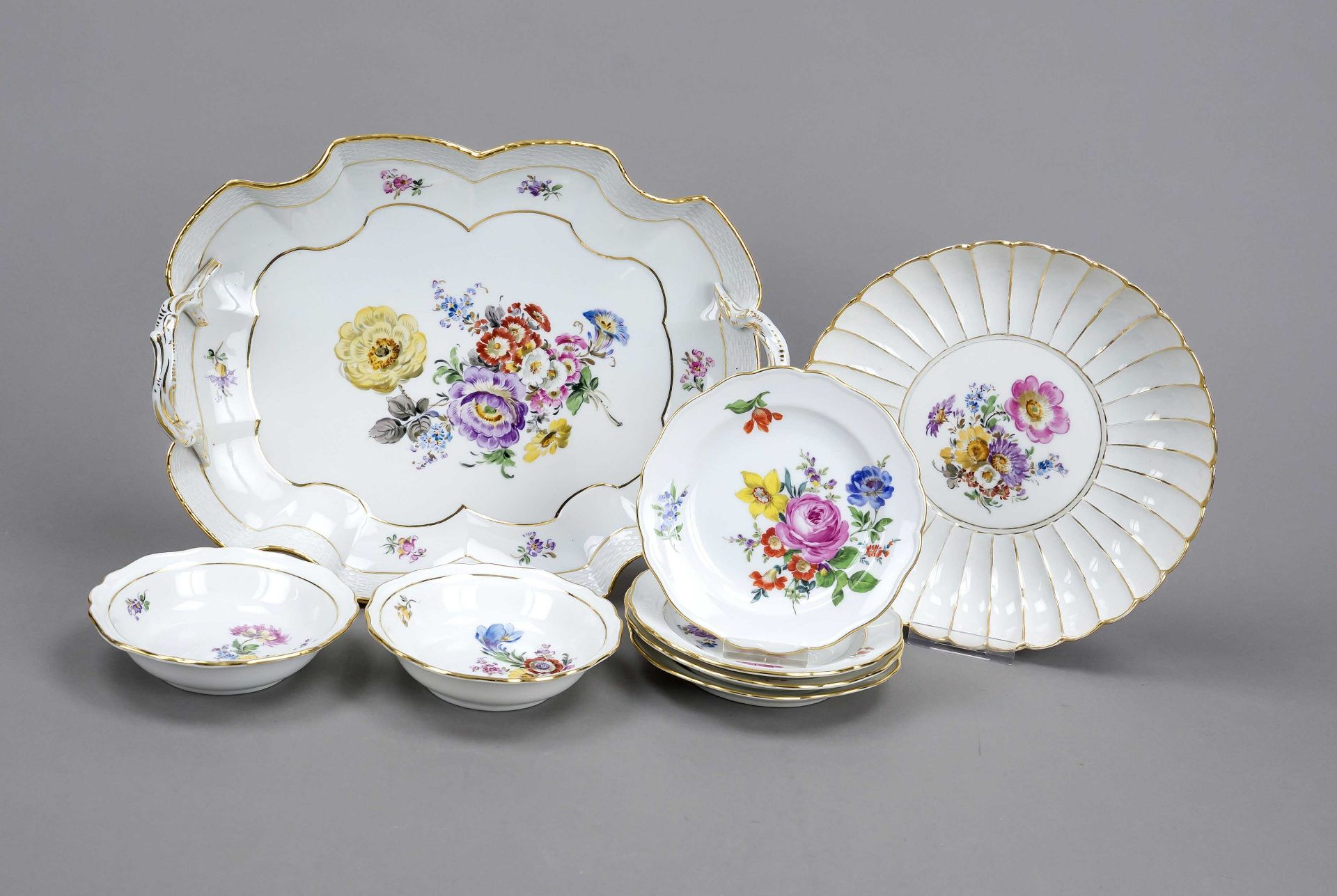 Mixed lot of eight pieces, Meissen, 20th century, predominantly Deputat, each with polychrome flower