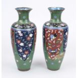 Paar Cloisonné-Vasen, Japan um