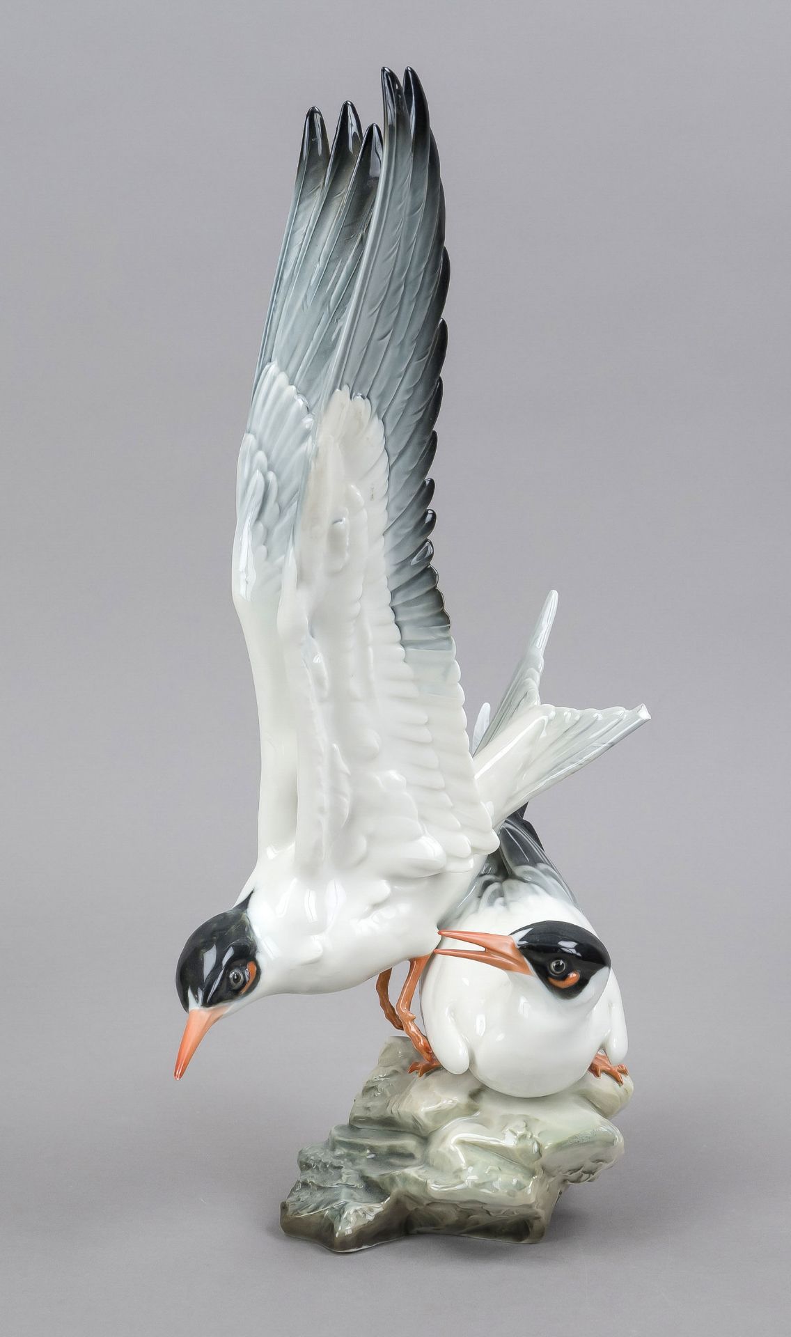 Pair of seagulls, Hutschenreuther, Selb, mark after 1969, designed by Gunther Granget c. 1960,