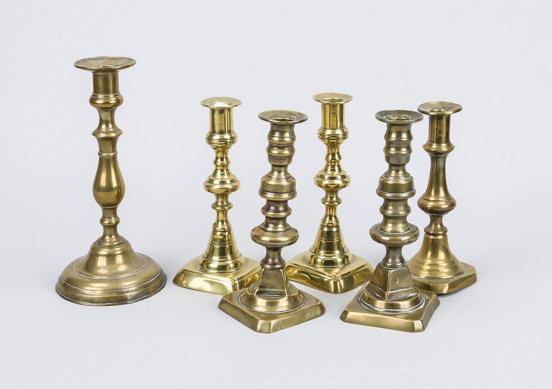 6 candlesticks, 19th century, brass. All balustrated, slightly rubbed, h. up to 24 cm