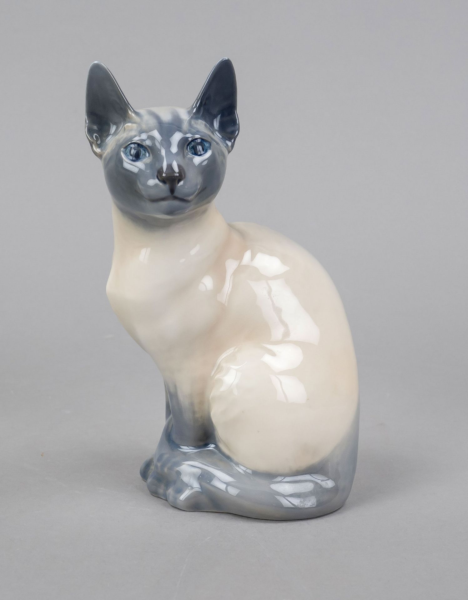 Sitting Siamese cat, Royal Copenhagen, Denmark, mark 1969-74, 2nd choice, design Theodor Madsen,