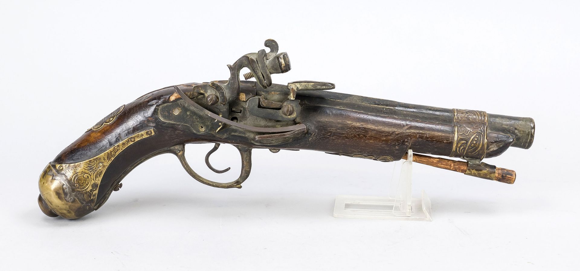 Flintlock pistol, 18th century, walnut stock, bronze barrel, octagonal towards the lock, round