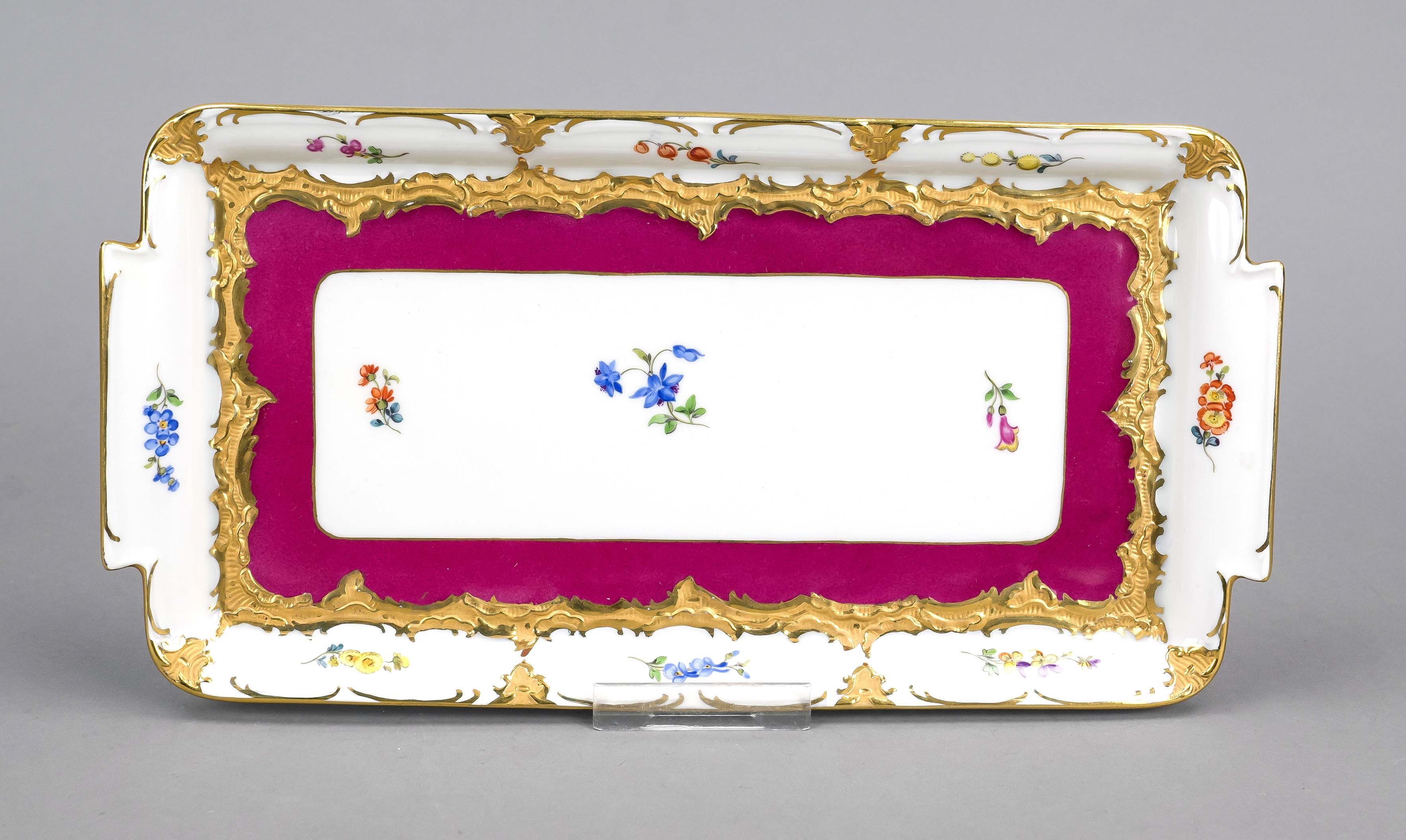 King's cake plate, Meissen, 2nd half of the 20th century, 2nd choice, B-shape, partly red ground,