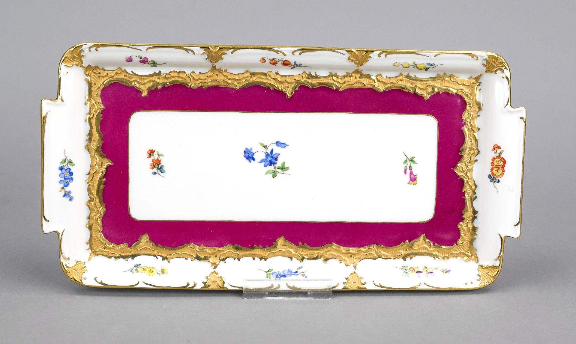 King's cake plate, Meissen, 2nd half of the 20th century, 2nd choice, B-shape, partly red ground,