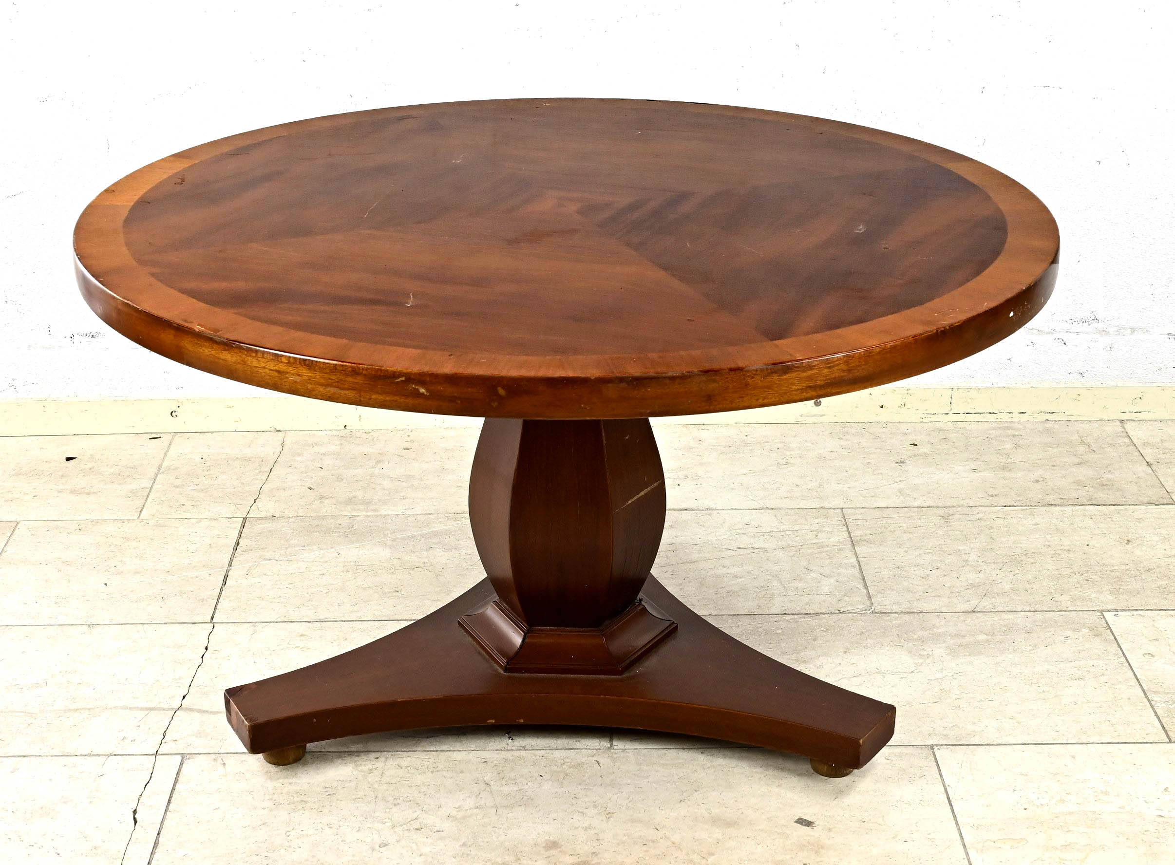 Salon table, mahogany, 20th century, h 56 x Ø 98 cm - This furniture cannot be viewed on our