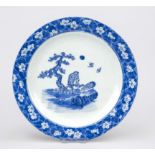 Blue and white plate, Asia (China?), 19th/20th century The mirror depicting animals under a pine