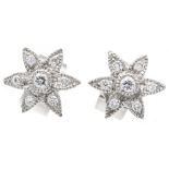 Brilliant flower stud earrings WG 750/000 with 14 brilliant-cut diamonds, total 0.09 ct W/VS-SI,