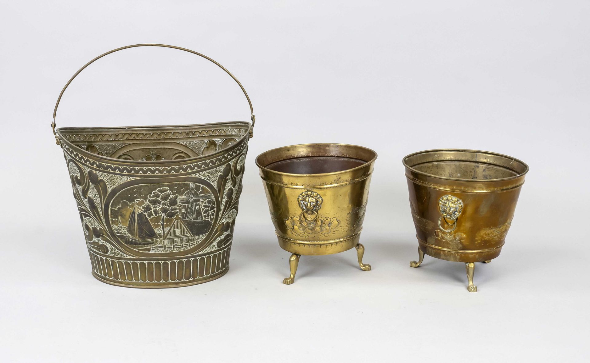 Mixed brass, 19th century, 2 x cachepot on paw feet, 1 x bucket with embossed decoration, h. up to