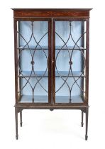 Display cabinet, England c. 1900, mahogany, 2-door three-sided glazed body with inlays, lacquer