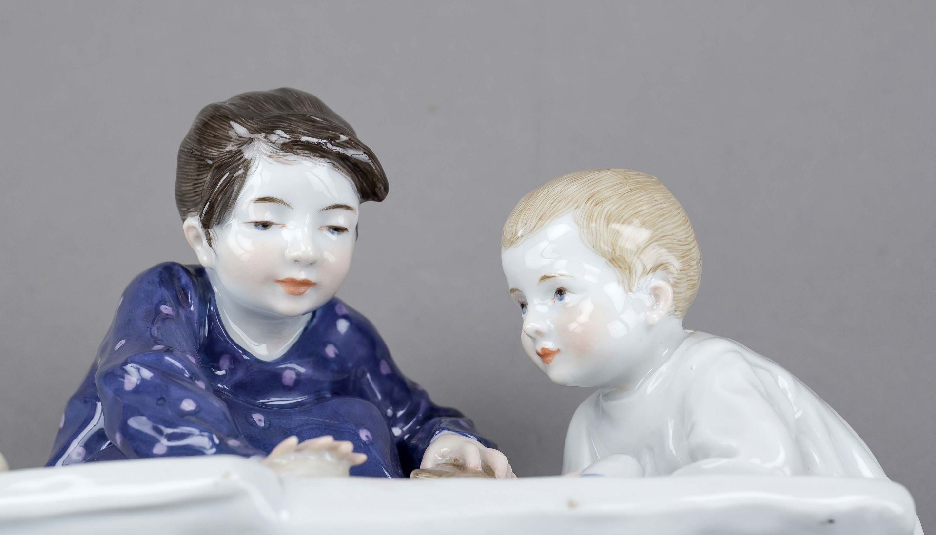 Art Nouveau figurine group, Two children, baking sand molds, Meissen, Knauff Schwerter 1850-1924, - Image 3 of 4