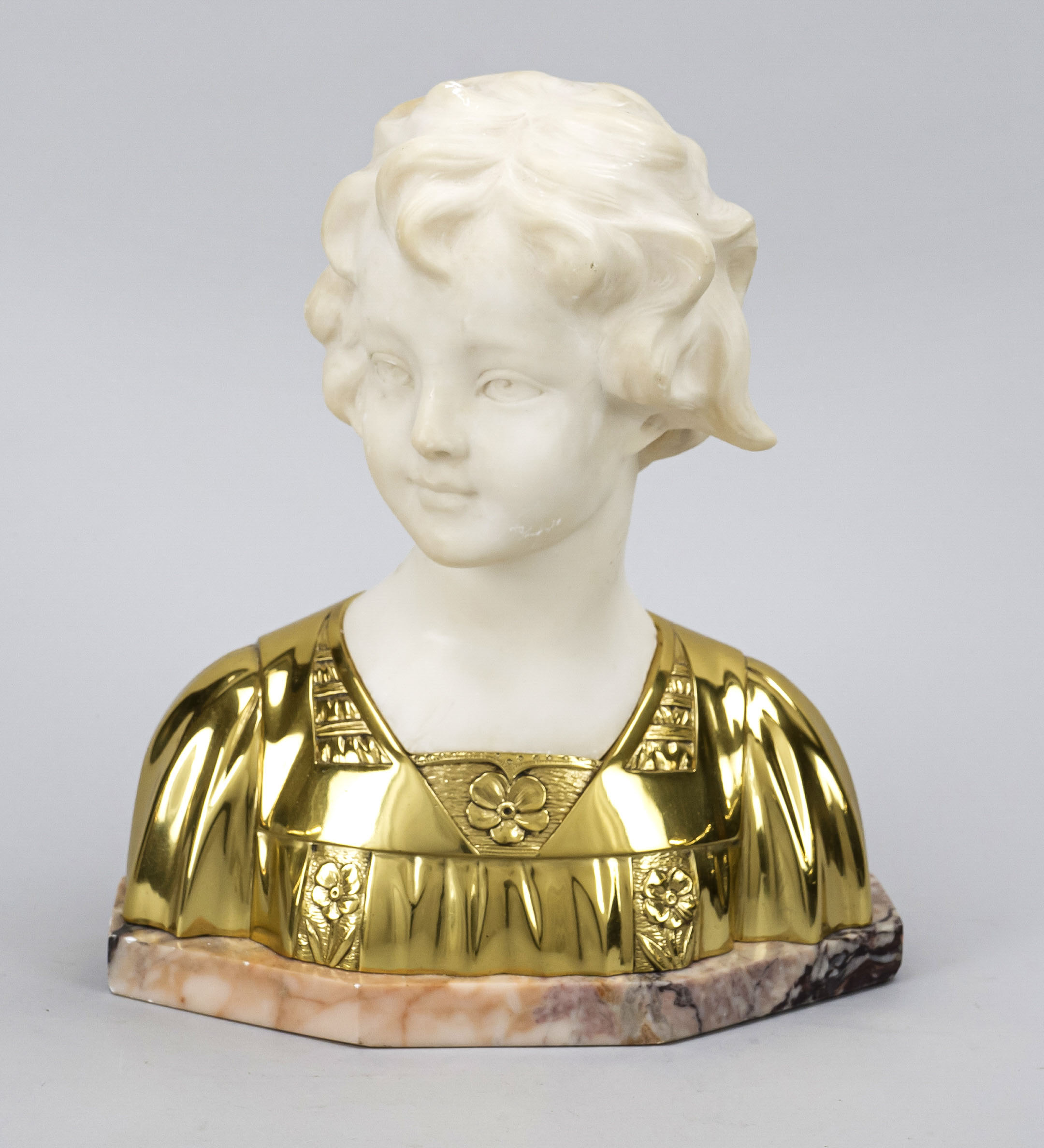signed Cecchelli, ital. Sculptor c. 1910, bust of a girl, polished bronze and alabaster over