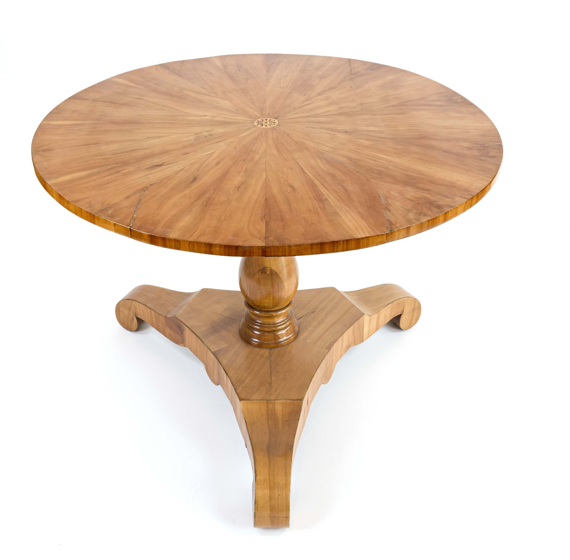 Round Biedermeier table, circa 1830, cherry wood, triangular curved base, restored, h. 78 cm, d. 110