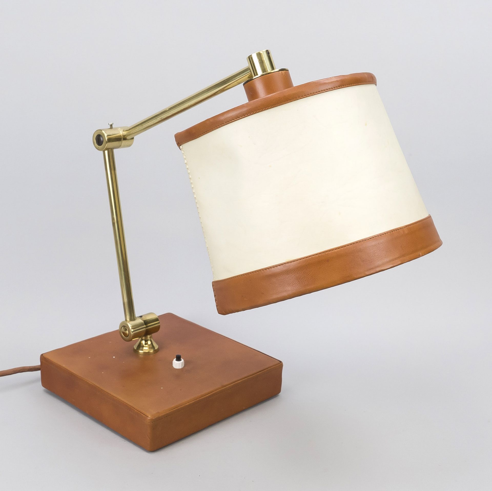 Design lamp, 70s. Brass lamp arm with joint, square base covered with imitation leather. Shade