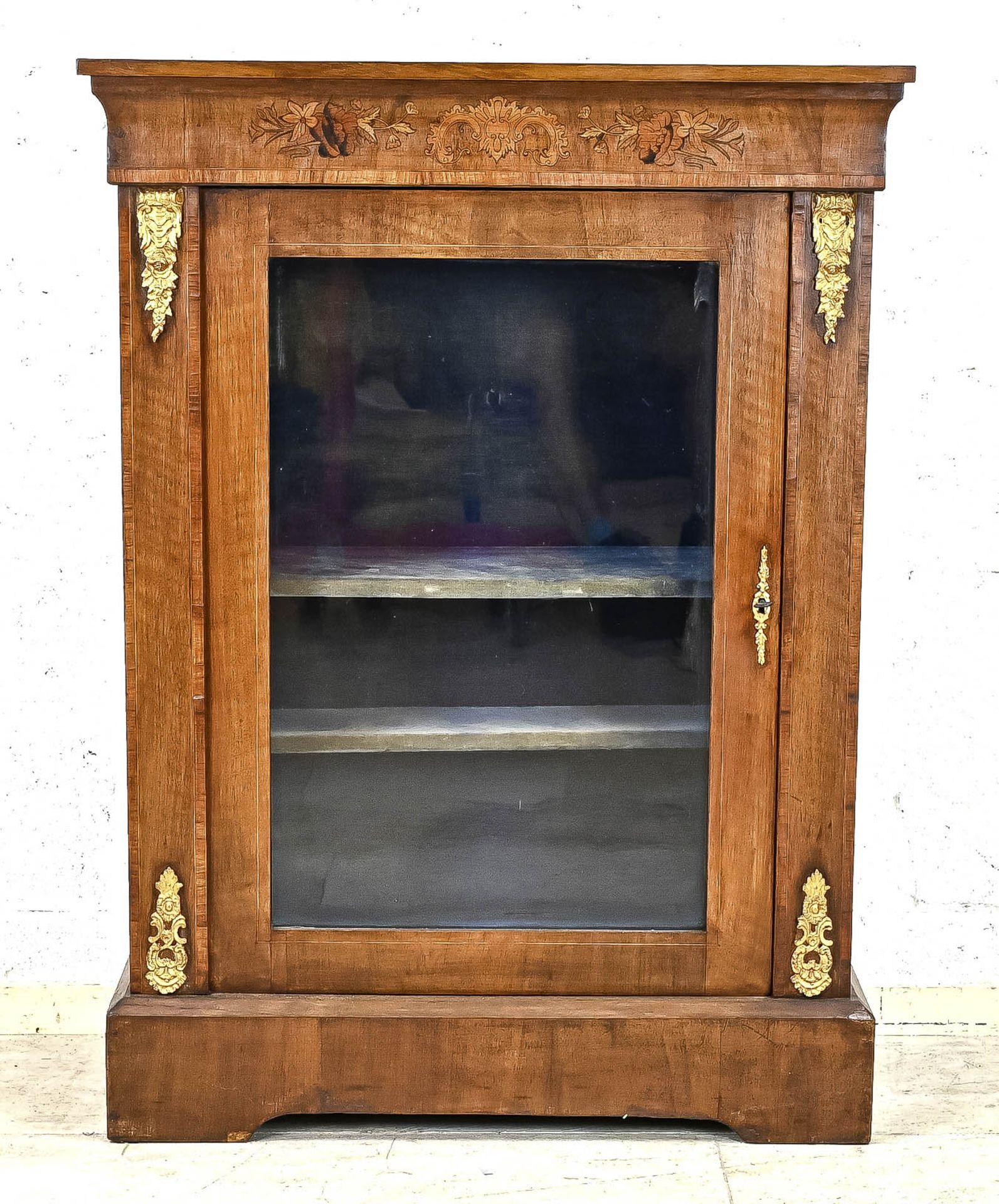 Display cabinet from around 1860, walnut veneer, brass applications, 102 x 76 x 32 cm - The