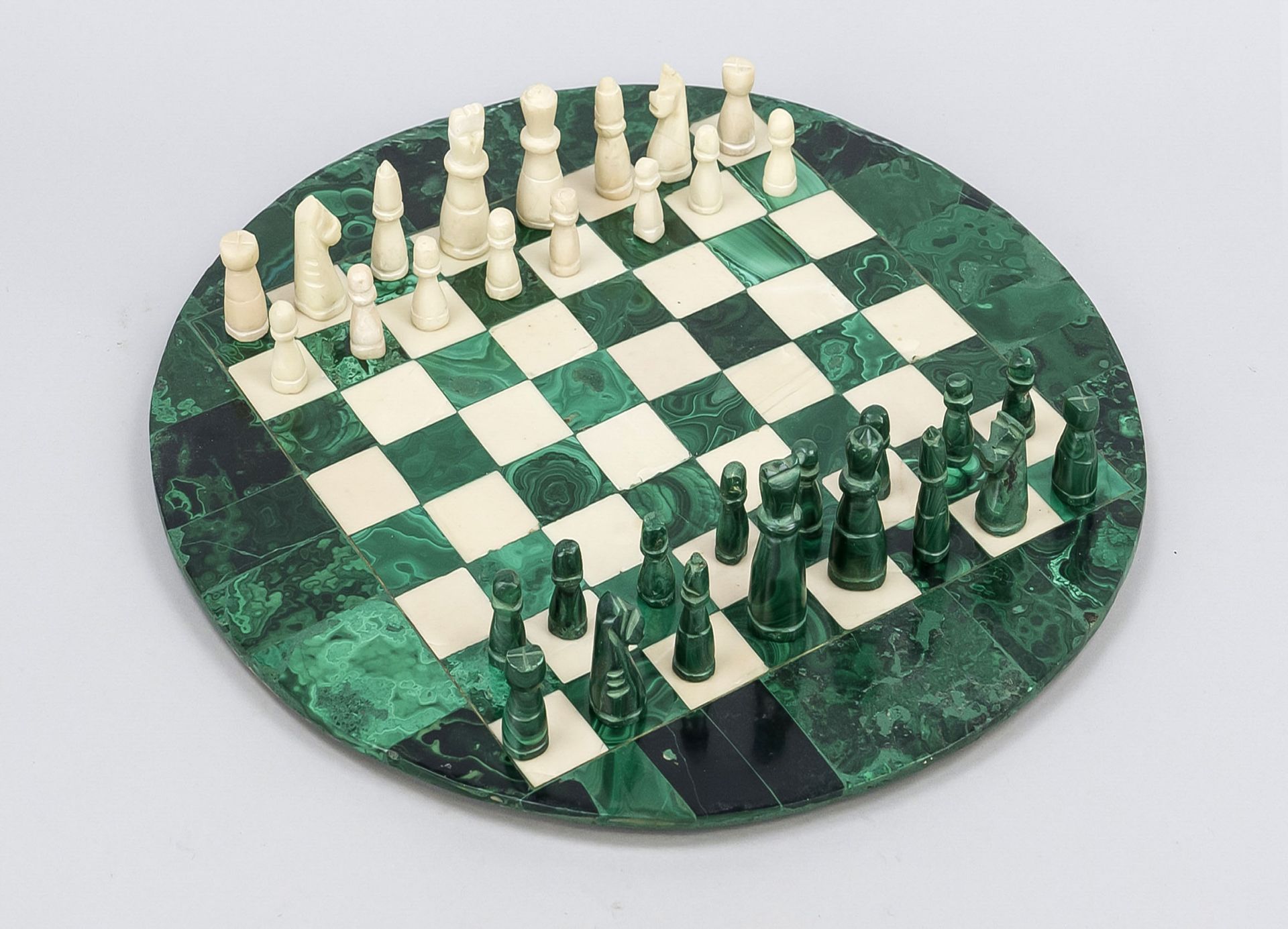 Round chessboard with figures, malachite and onyx/marble, d. 32 cm