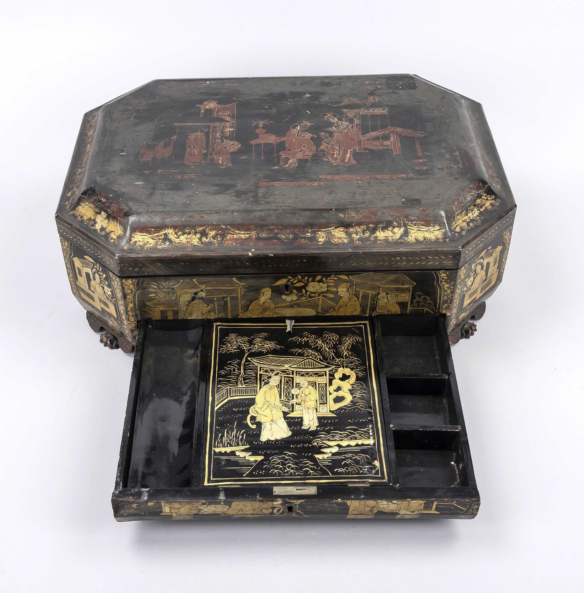Large sewing box Canton lacquer, South China, Qing dynasty (1644-1911), 19th century, 8-sided wooden - Image 2 of 2