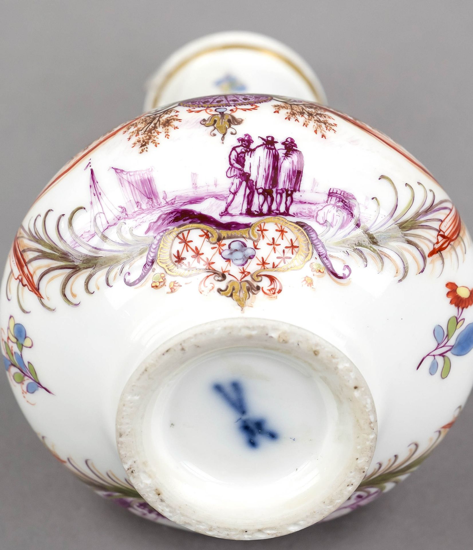Flacon, Meissen, 18th century, of baluster form on a round base, domed cover with cone finial, the - Image 3 of 4