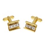 Design cufflinks GG/WG 750/000 barrel-shaped, hinged on the front with 6 brilliant-cut diamonds,