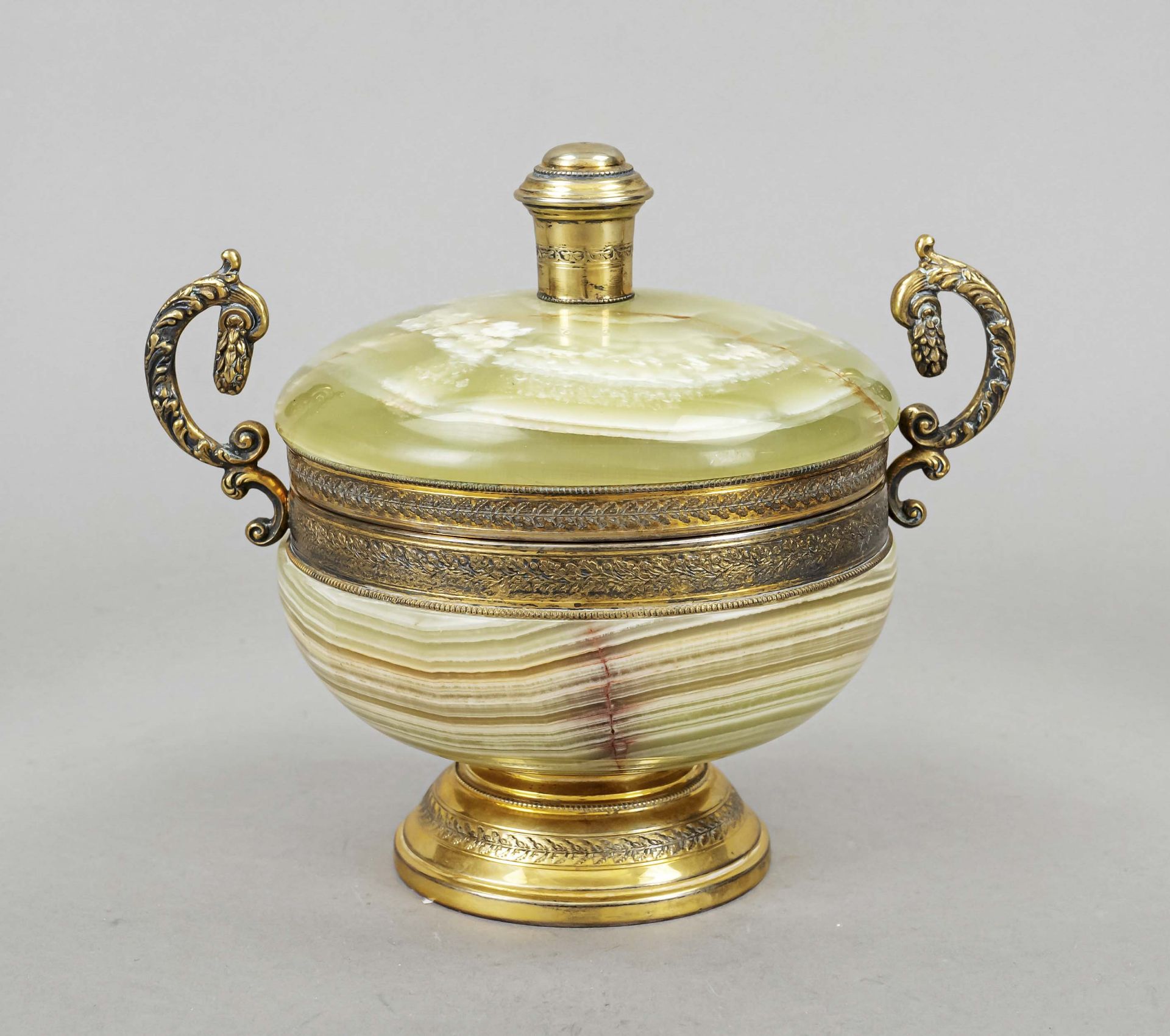 Marble lidded box with silver mounting, Italy, 2nd half 20th century, maker's mark Fabricia