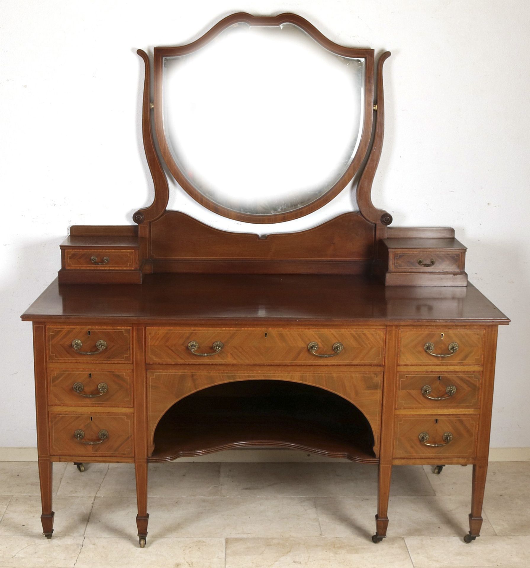 Dressing table, England c. 1900, signed Robson New Castle, solid mahogany/veneered, with ribbon