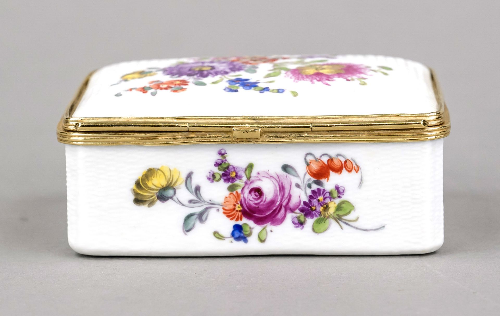 Rectangular lidded box, w. Meissen, 18th century, outer wall in subtle basket relief, polychrome - Image 3 of 5