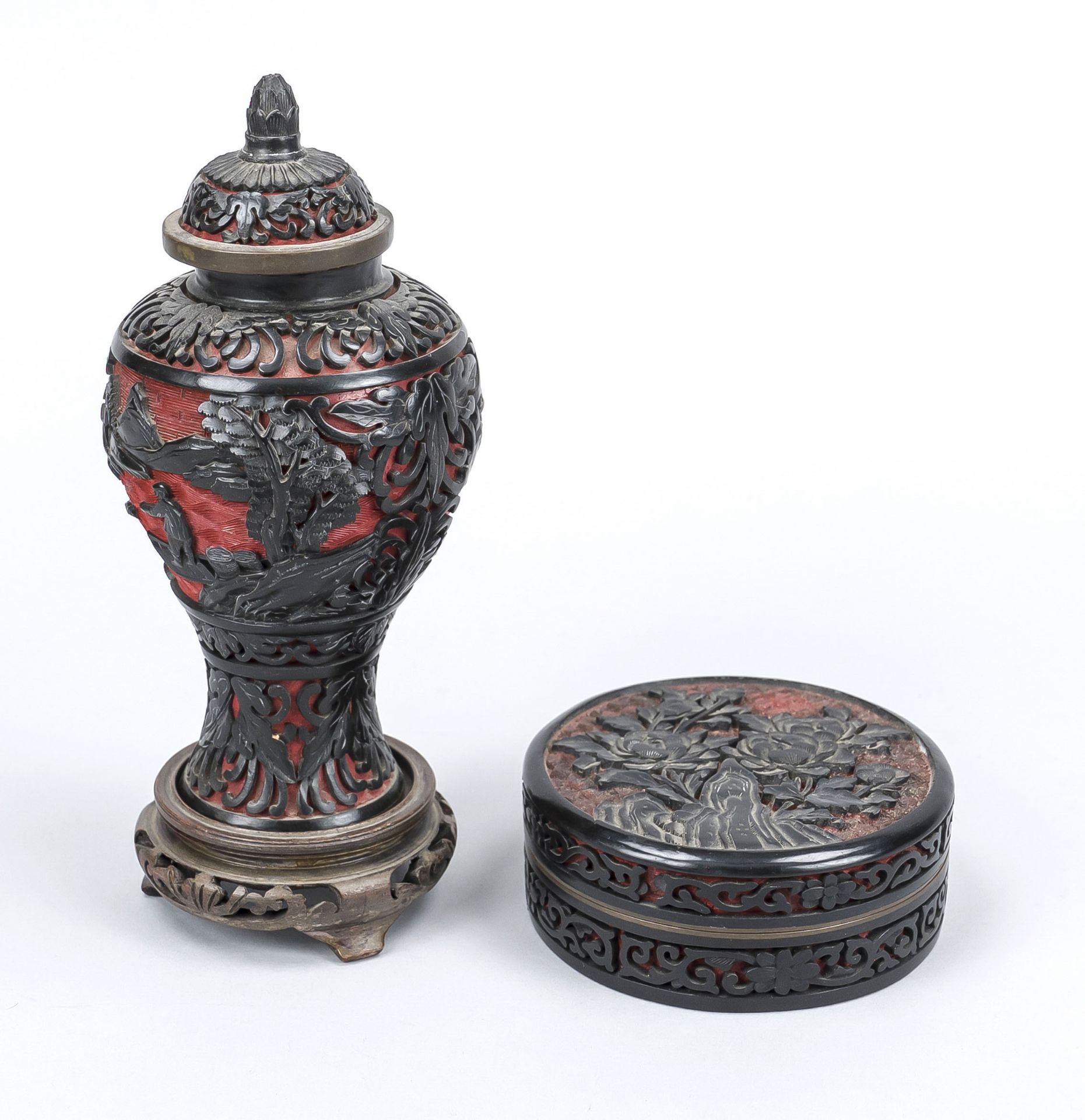 2 pieces Carved lacquer, China 19th/20th century, 1 x round lidded box with peony seal, wall with