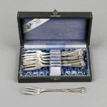 Six cake forks, Denmark, c. 1930, hallmark Christian F. Heise, silver 830/000, handles with hammered