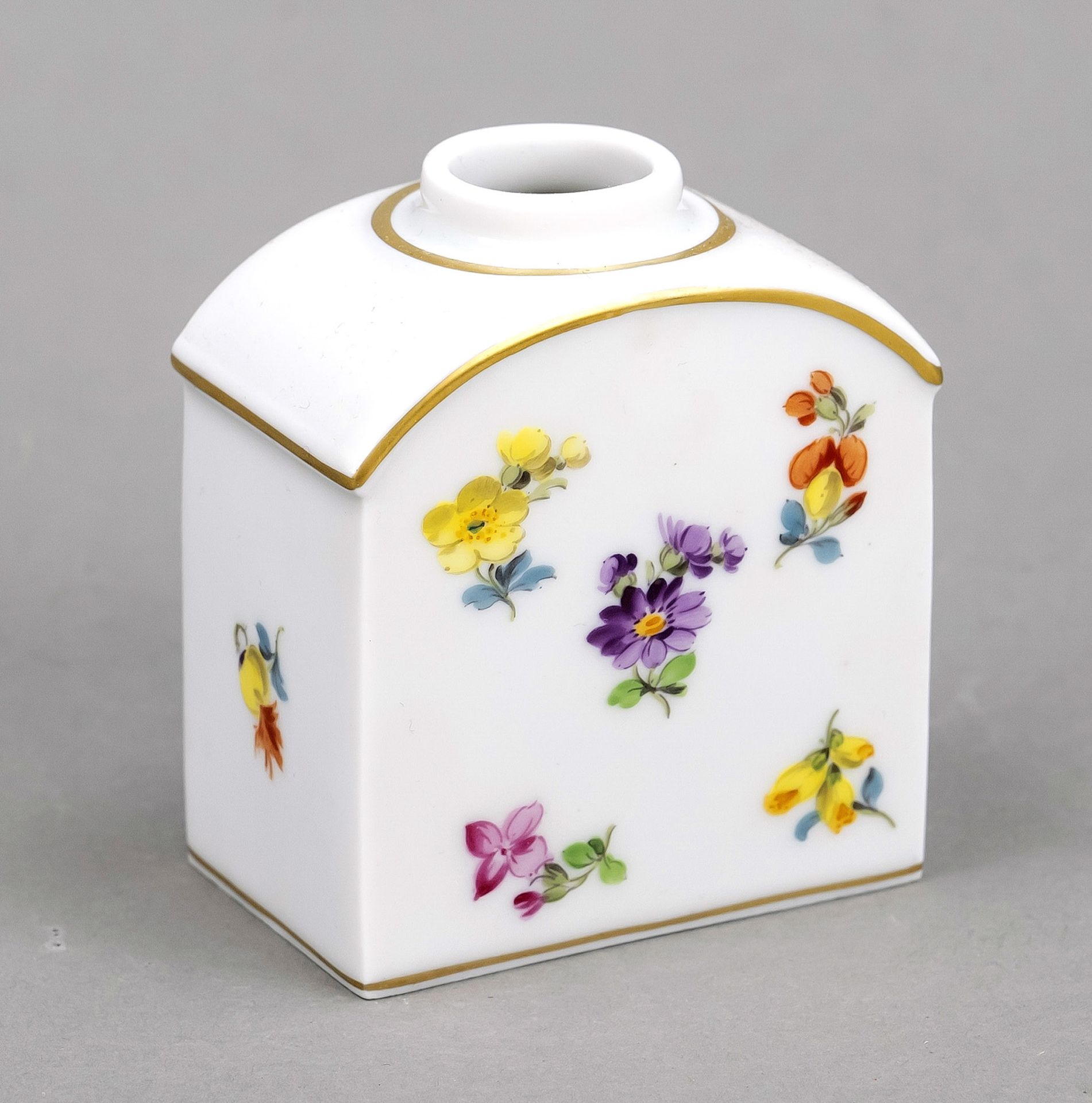 Small tea caddy, Meissen, c. 1980, 2nd century, curved shoulder, missing lid, polychrome painting