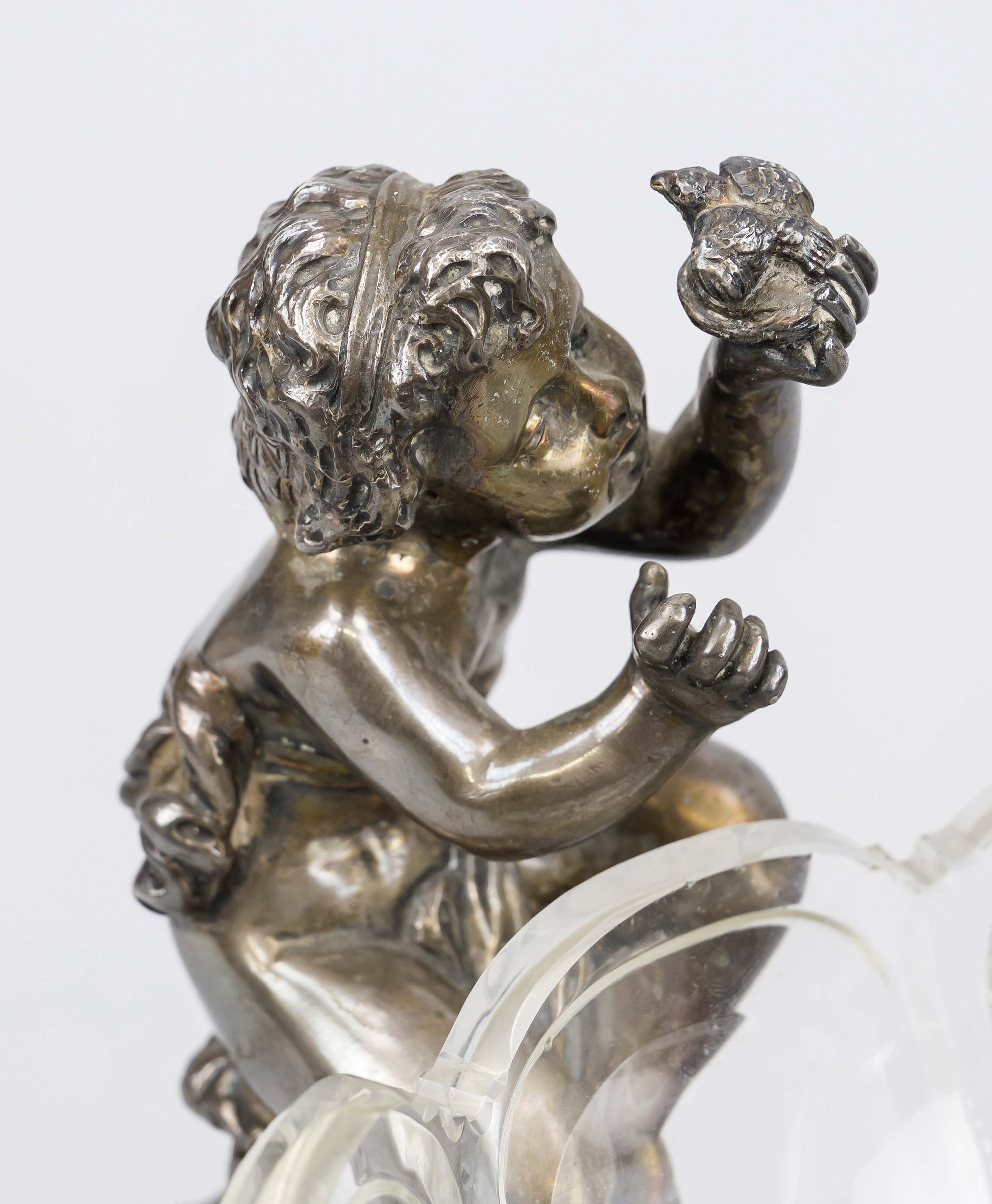 Large centerpiece with putti, 19th century, silver-plated metal with glass bowl. Fully sculpted with - Image 3 of 3