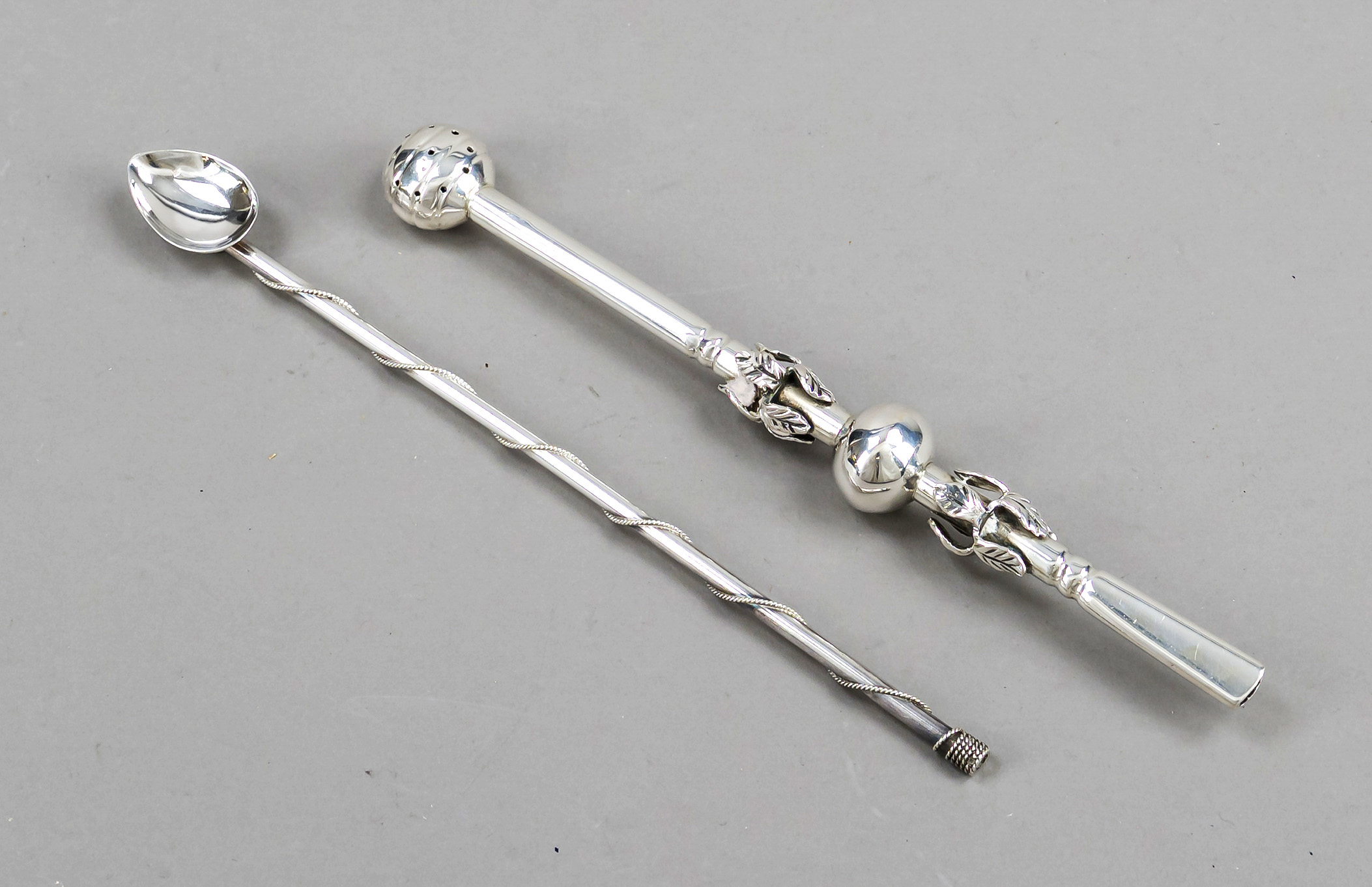 Two pieces for mate tea, 20th century, silver tested, bombilla, l. 21.5 cm and spoon, l. 22.5 cm,