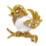 Dainty motif brooch GG 585/000 in the shape of a songbird set with a white freshwater pearl 10 x 9