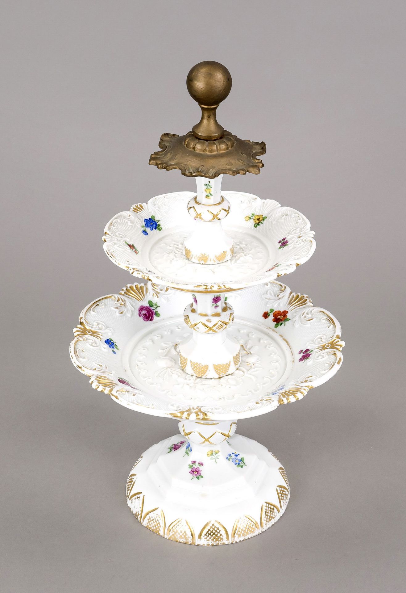 Etagere with two levels, Meissen, mark 1824-50, 1st choice, on a round foot with polygonal and noded