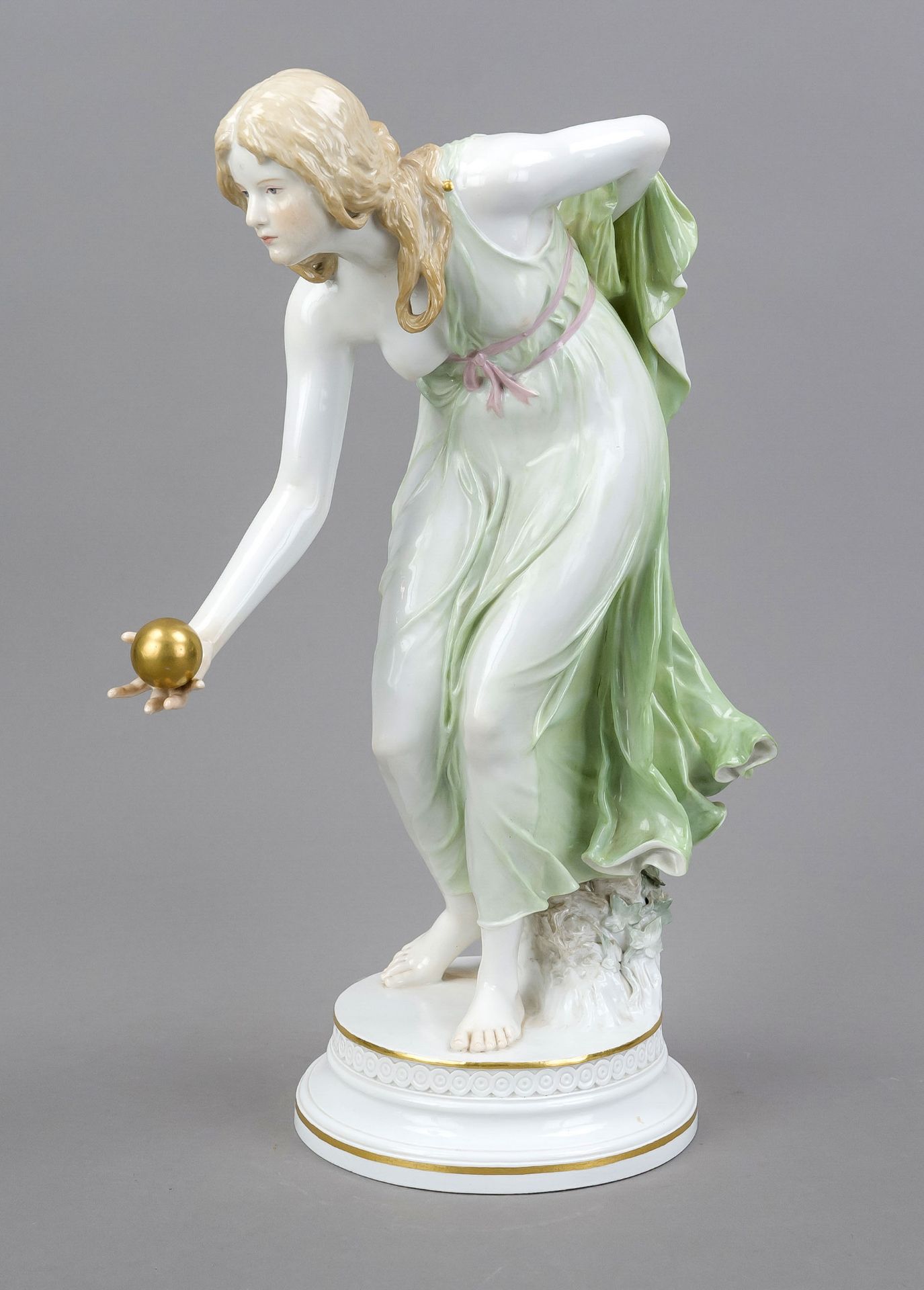 Kugelspielerin, Meissen, Knauff Schwerter mark 1850-1924, 2nd choice, designed by Walter Schott (