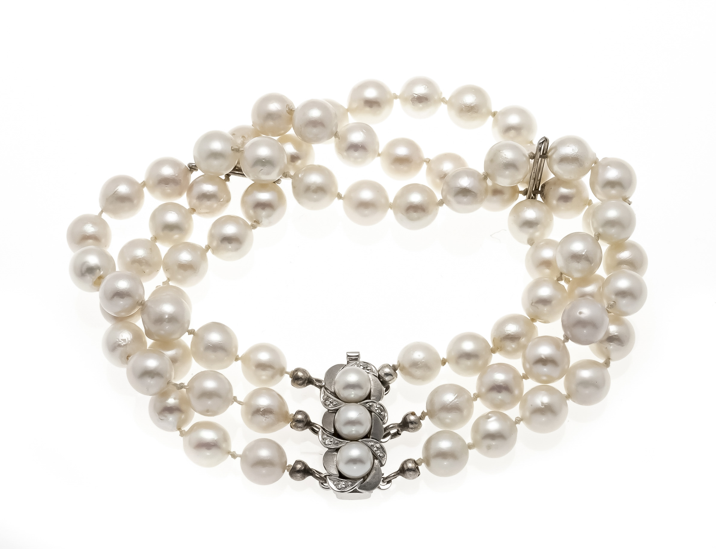 3-row Akoya pearl bracelet with box clasp WG 585/000 with 3 white Akoya pearls 5 mm and 6
