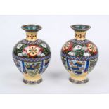 Paar Cloisonné Vasen, Japan um