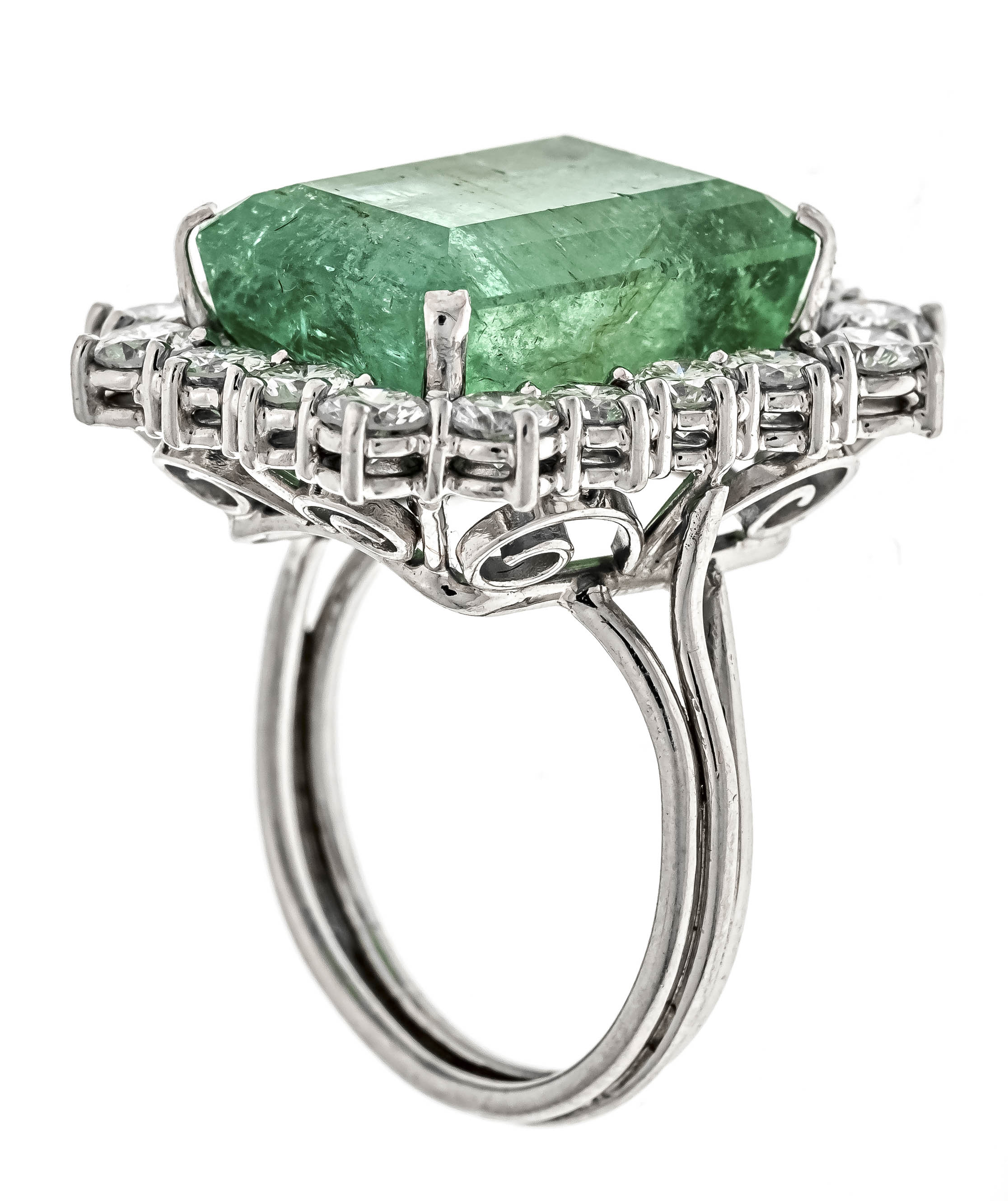 Emerald-brilliant ring WG 750/000 unstamped, tested, with an emerald cut faceted emerald 15.5 x 11.7 - Image 2 of 2