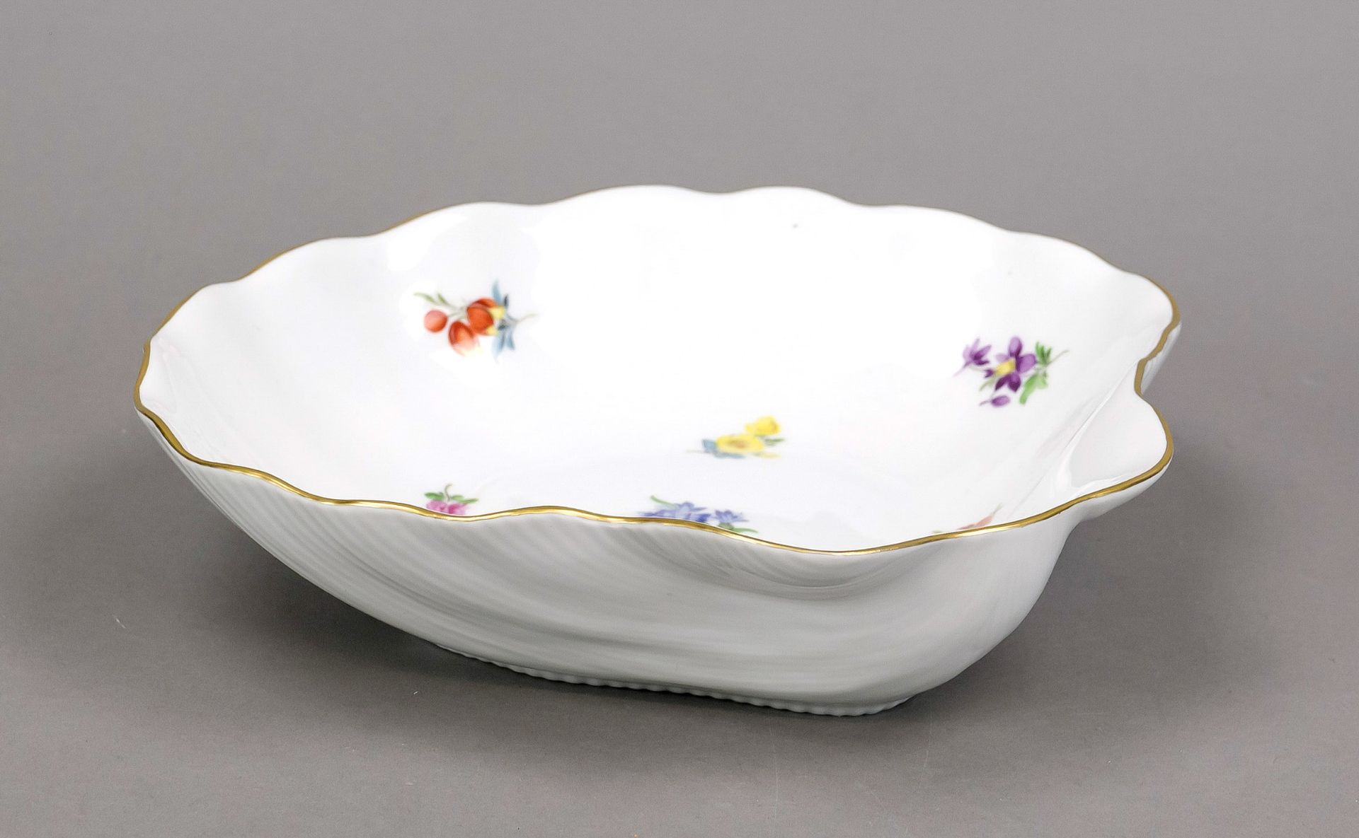 Shell dish, Meissen, c. 1980, 2nd choice, model no. 261, polychrome painted with scattered - Image 2 of 2