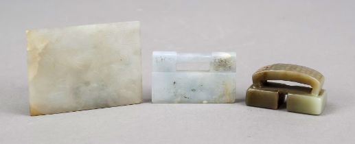 Mixed lot of 3 pieces of jade/jadeite, China, exact age uncertain, d. up to 7 cm